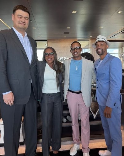 开云-岁月如梭！WNBA名宿晒出与姚明&amp;弗朗西斯及阿尔斯通合影