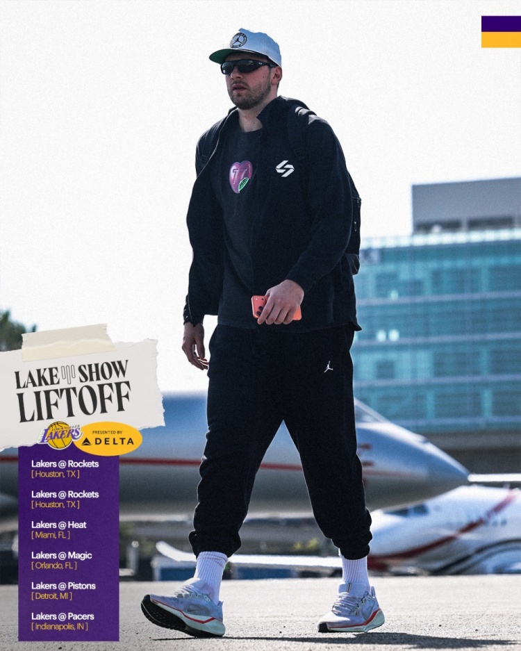 开云下载-开启六连客!湖人官推晒客场之旅登机照:出差