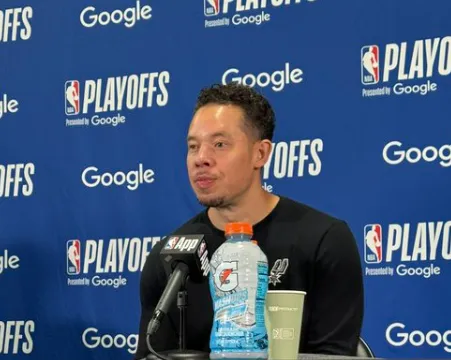 开云-米奇：文班今天摔倒时我没有特别紧张，我已学会信任他